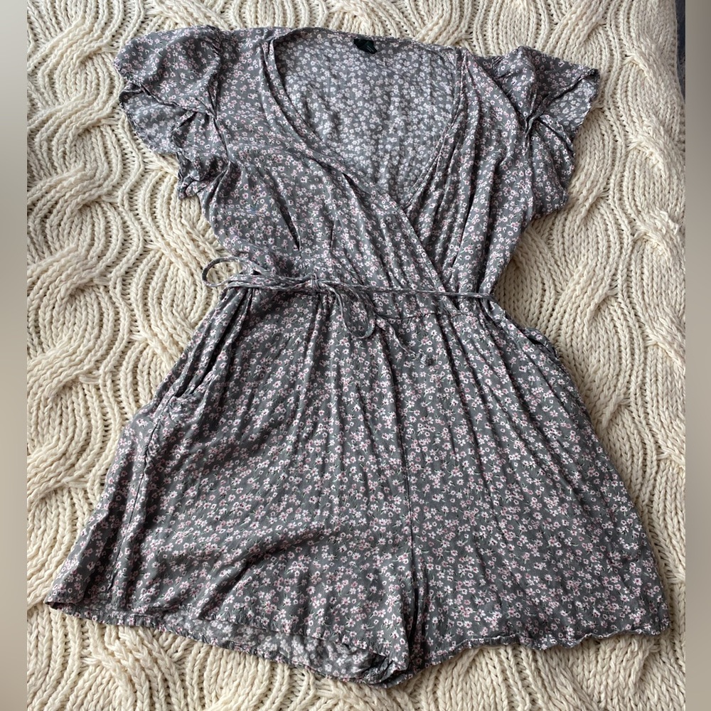 A girls size small romper. This is perfect for a summer day. Very lightweight.